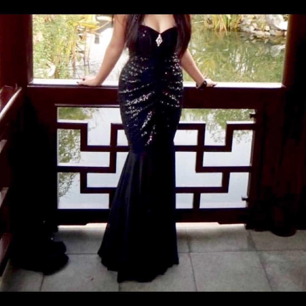 Size 4 Black xscape dress